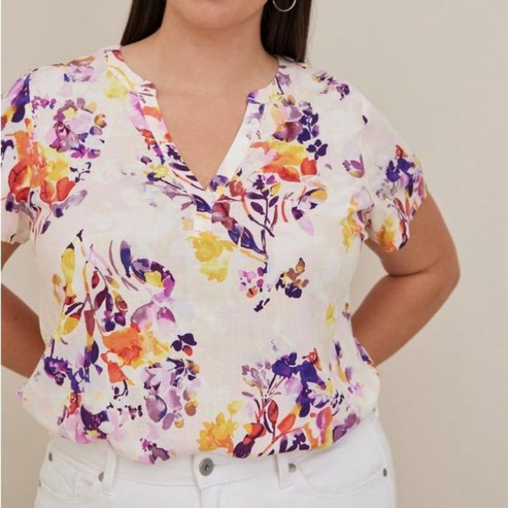 Torrid Rayon Floral White Slub Hi-Lo Short Sleeve V-Neck Blouse Size 3X NWT